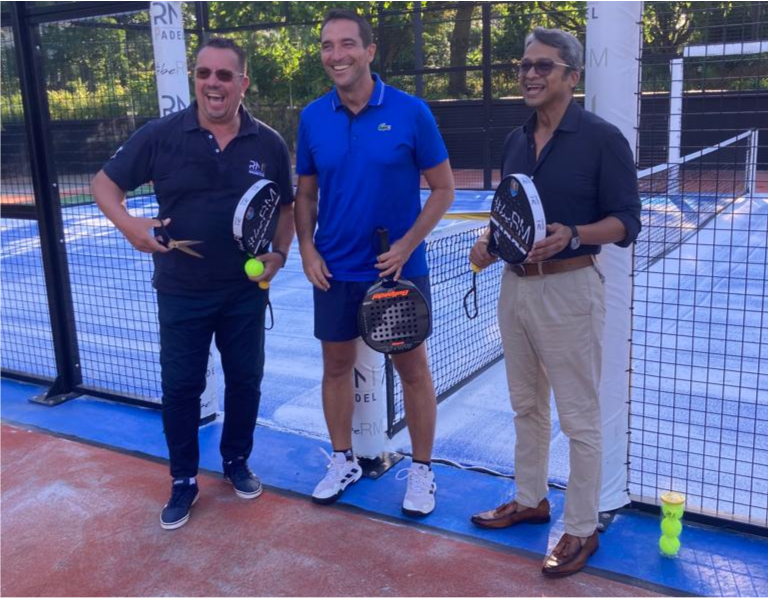 Photo de l'ouverture du premier terrain de Padel à Anahita Golf Club