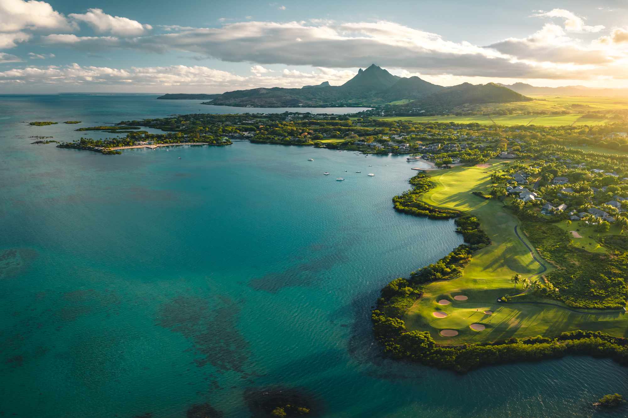 Anahita Golf & Spa Resort devient The Bay Club at Anahita : l’adresse incontournable des golfeurs à Maurice